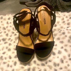 Fashion Nova Wedges size 6